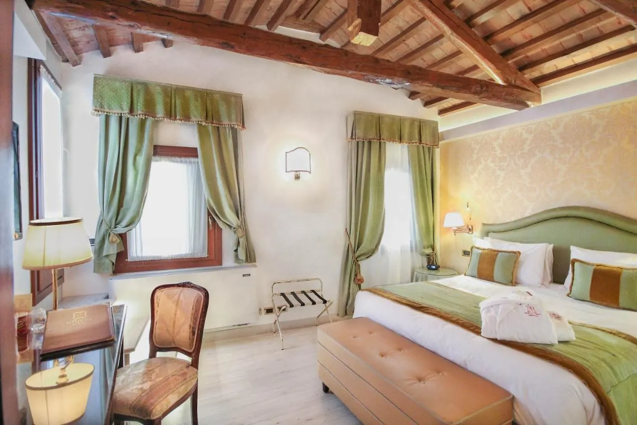 Hotel Colombina Venezia 4*,  Italia