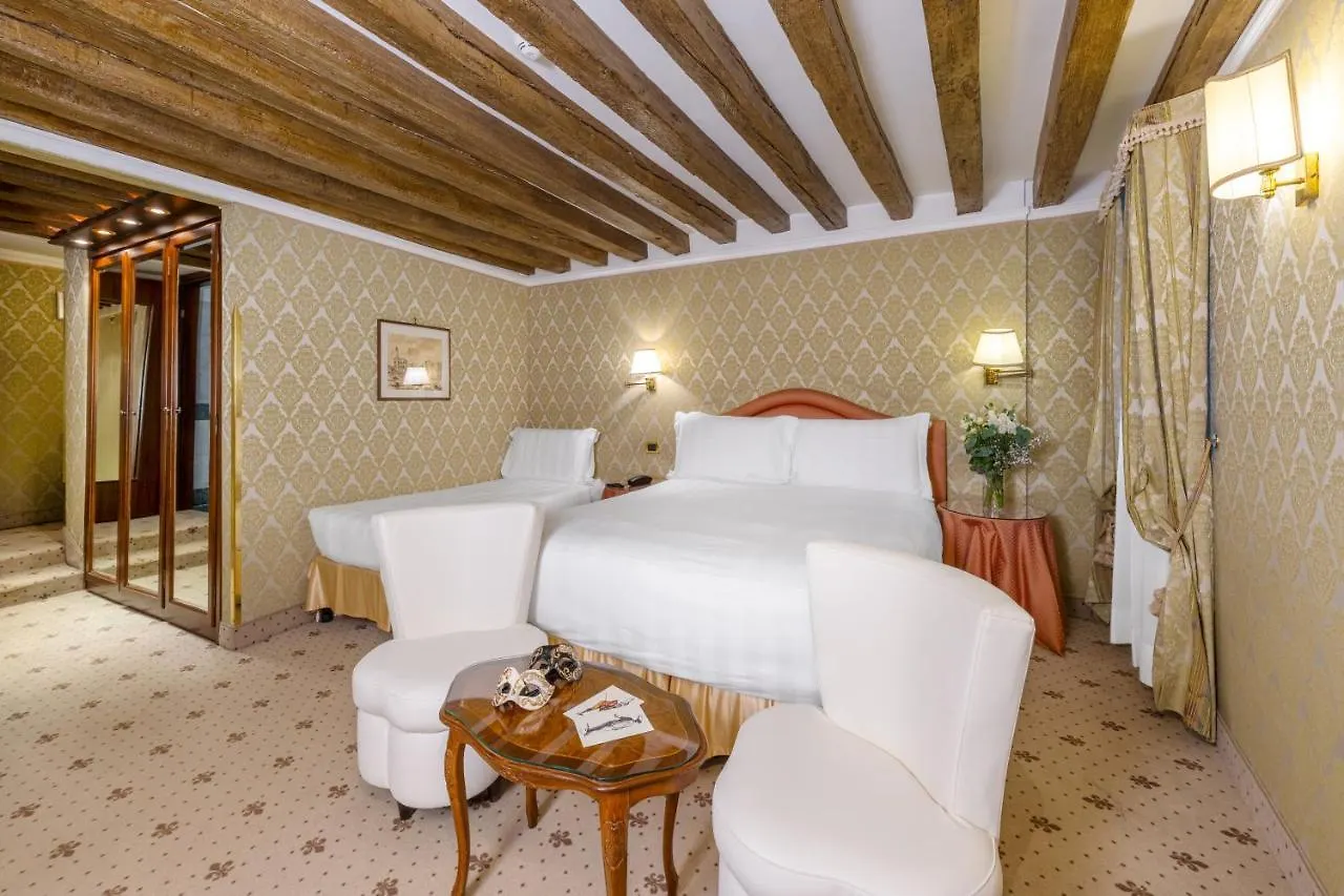 Hotel Colombina Venezia 4*,  Italia